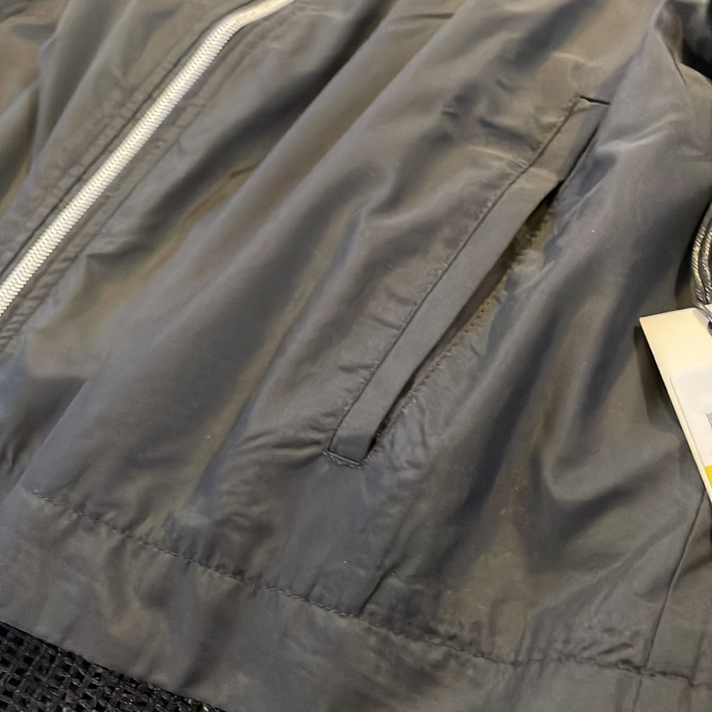 Wind breaker - Picture 4 of 6